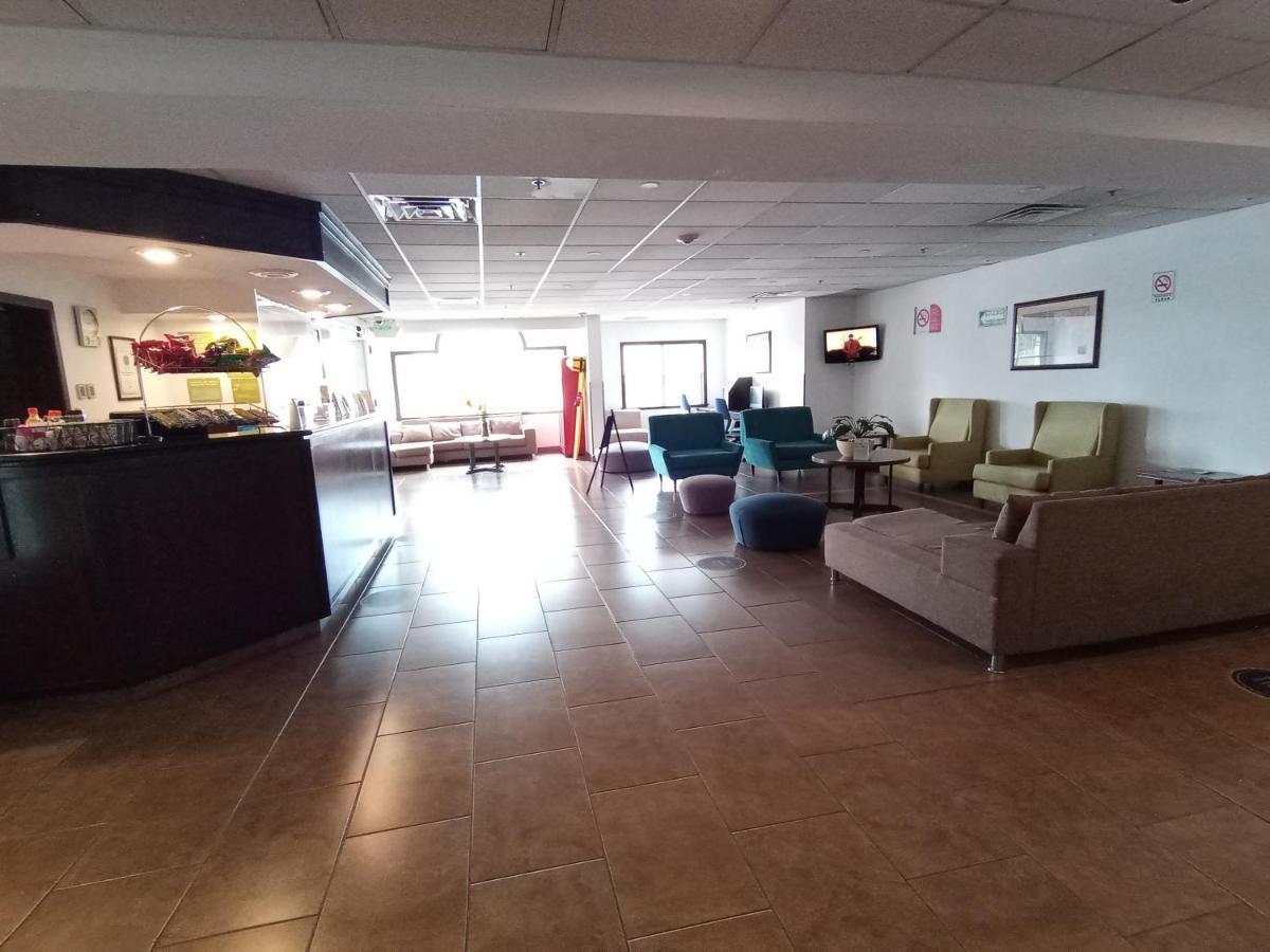 Microtel Inn And Suites By Wyndham Toluca Exterior photo