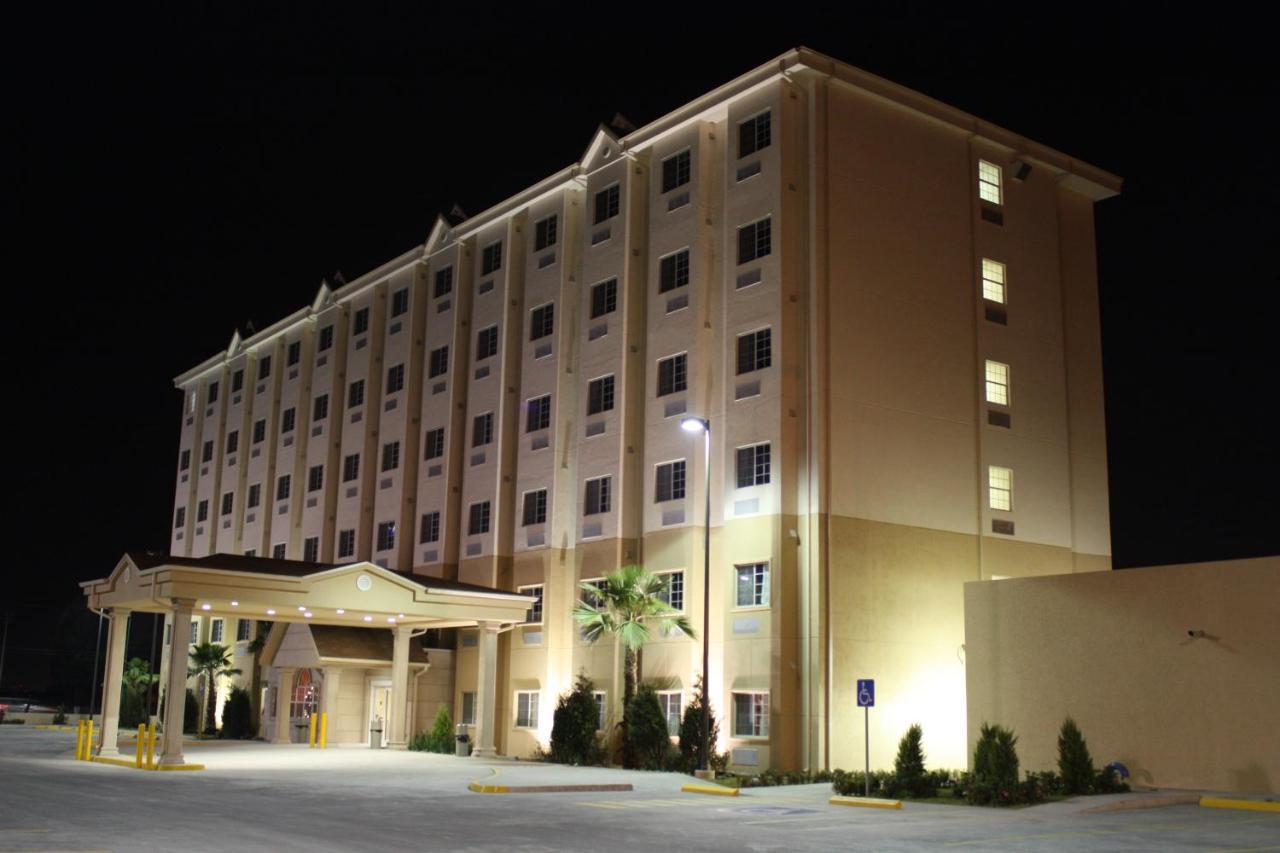 Microtel Inn And Suites By Wyndham Toluca Exterior photo