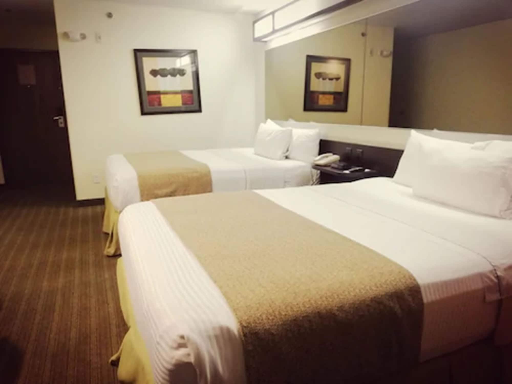 Microtel Inn And Suites By Wyndham Toluca Exterior photo