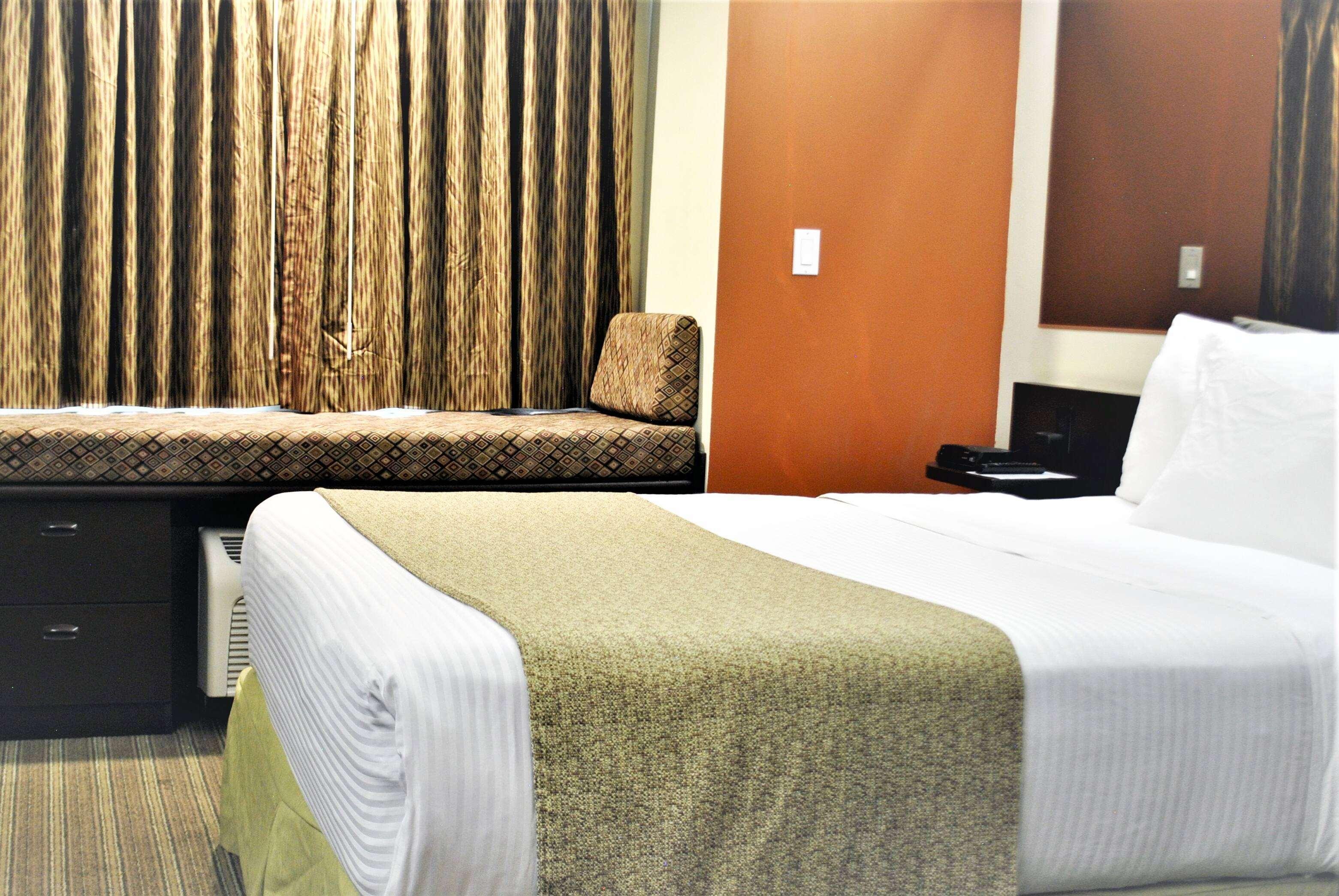 Microtel Inn And Suites By Wyndham Toluca Exterior photo