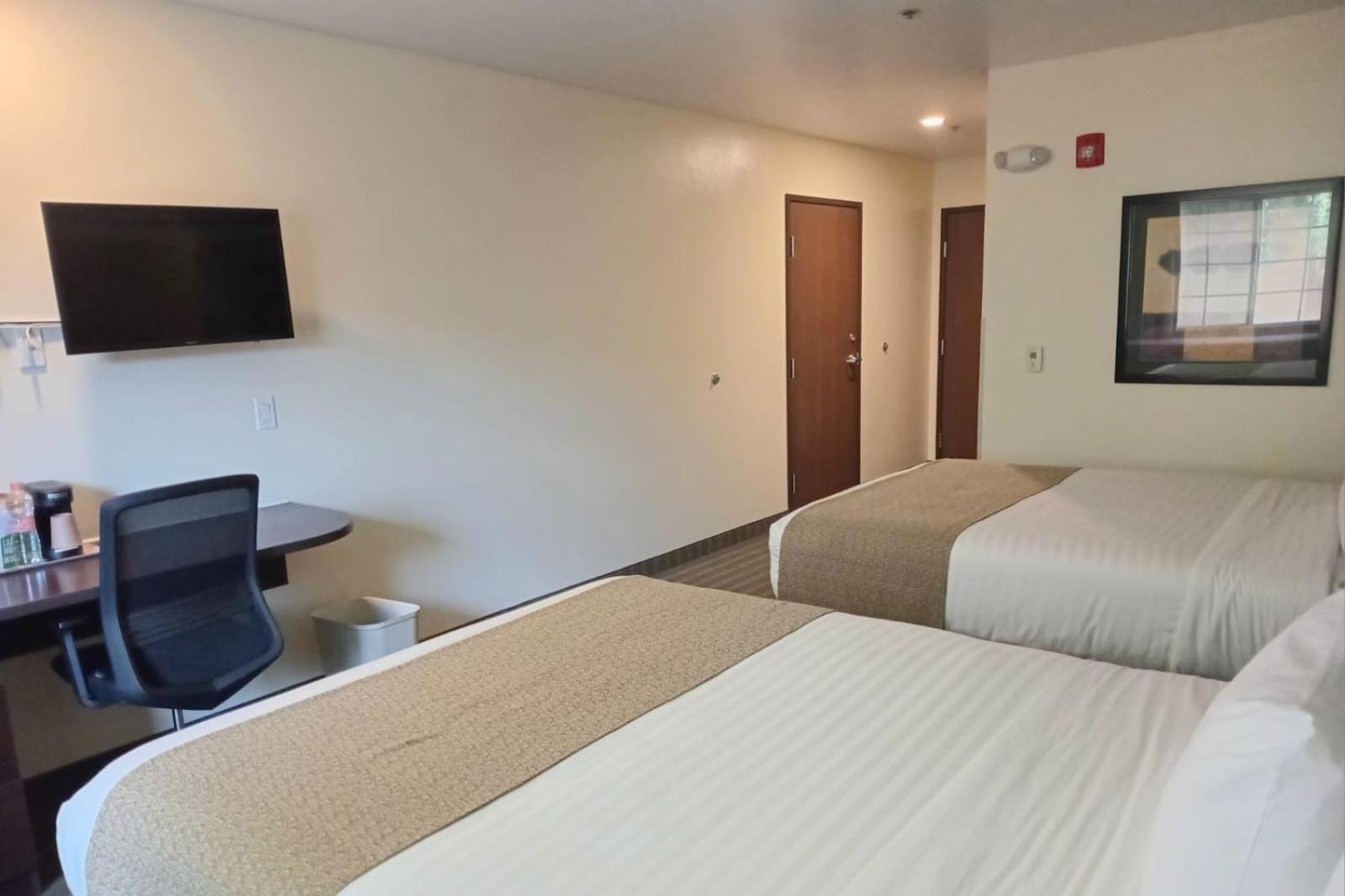 Microtel Inn And Suites By Wyndham Toluca Exterior photo