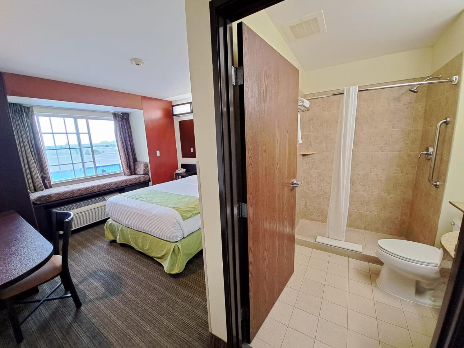 Microtel Inn And Suites By Wyndham Toluca Exterior photo