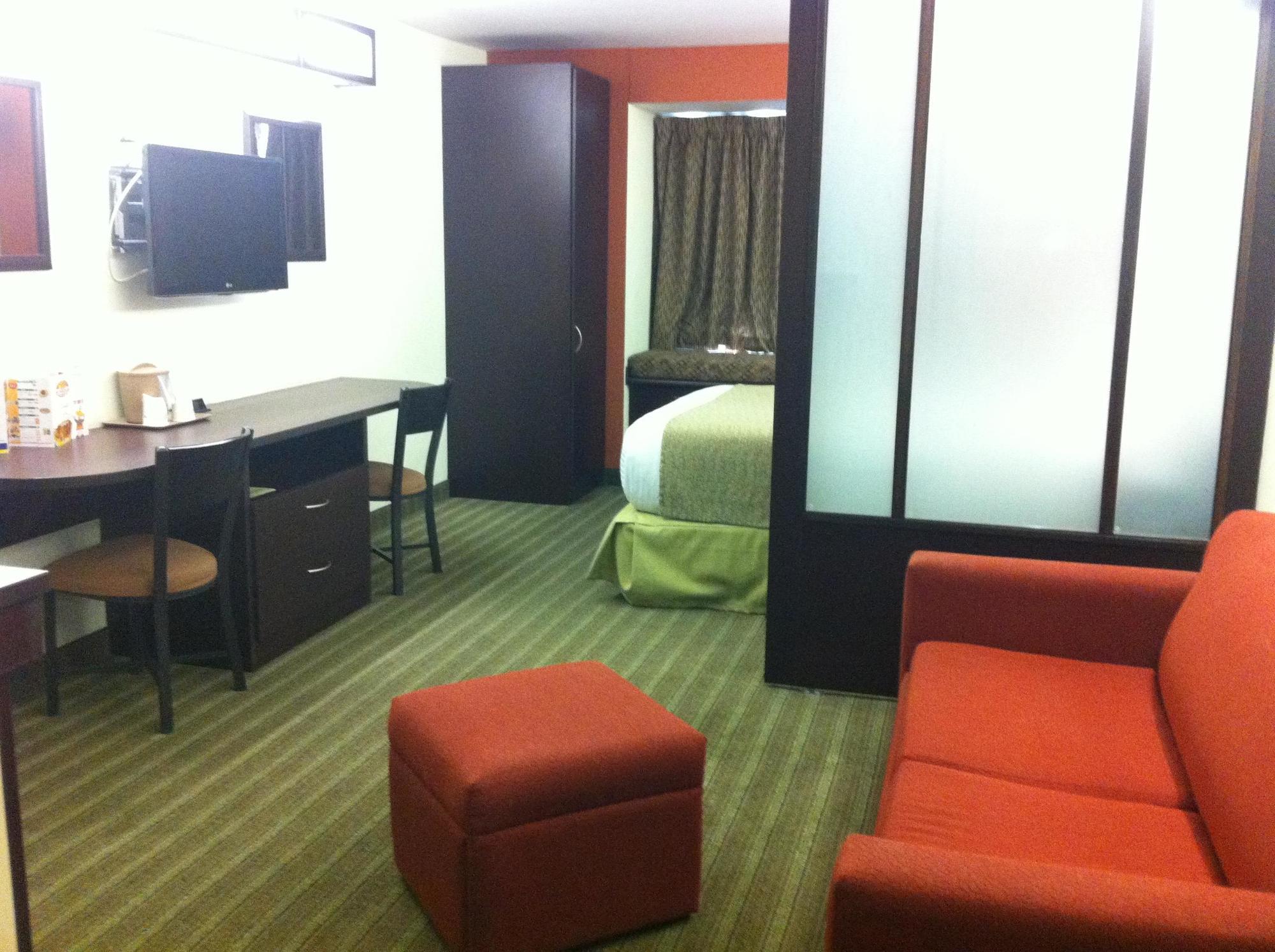Microtel Inn And Suites By Wyndham Toluca Exterior photo